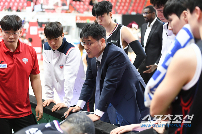  Hyundai Mobis coach Cho Dong-hyun 