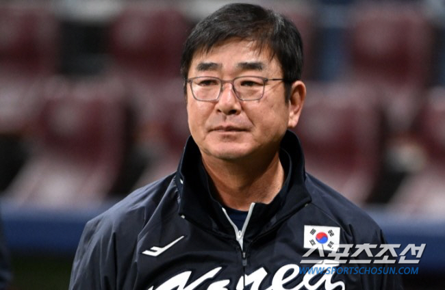 It's not the strongest ever, but I'm serious. Ryu Joong-il leaves the country 