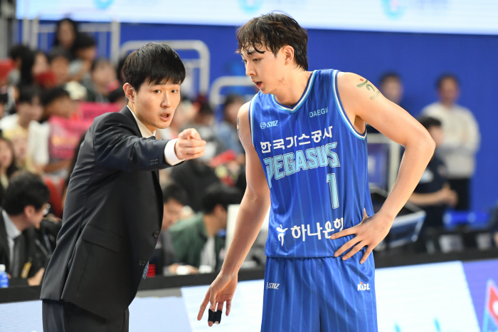  'I ran it wrong. My Mistake'19-point lead → Three-point upset loss, Korea Gas Corporation coach Kang Hyuk blamed himself for missing eight consecutive wins