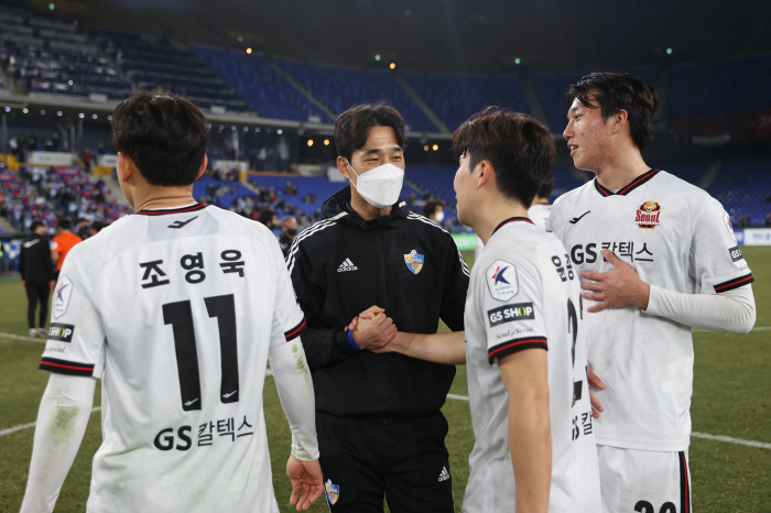 'Welcome, Seoul' Park Joo-young retired → farewell game 'Bench'Waiting for the appearance of Ryukhchenko  Lingard attack Vanguard Best 11 revealed