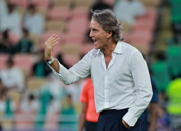 'Clinesman level irresponsible' Penalty 140 billion won...'Saudi replacement'Mancini as candidate for AS Roma's next head coach