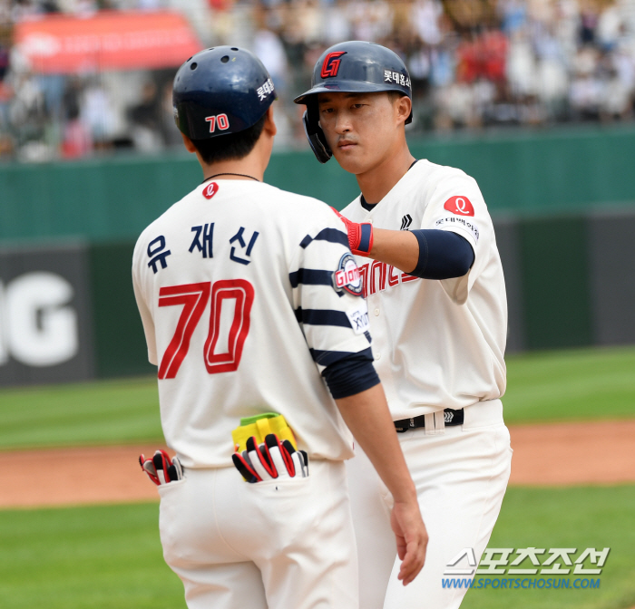 Is there a possibility that Lotte will recruit outside the shortstop after the internal crackdown on 'Lee Hak-joo's shocking release'