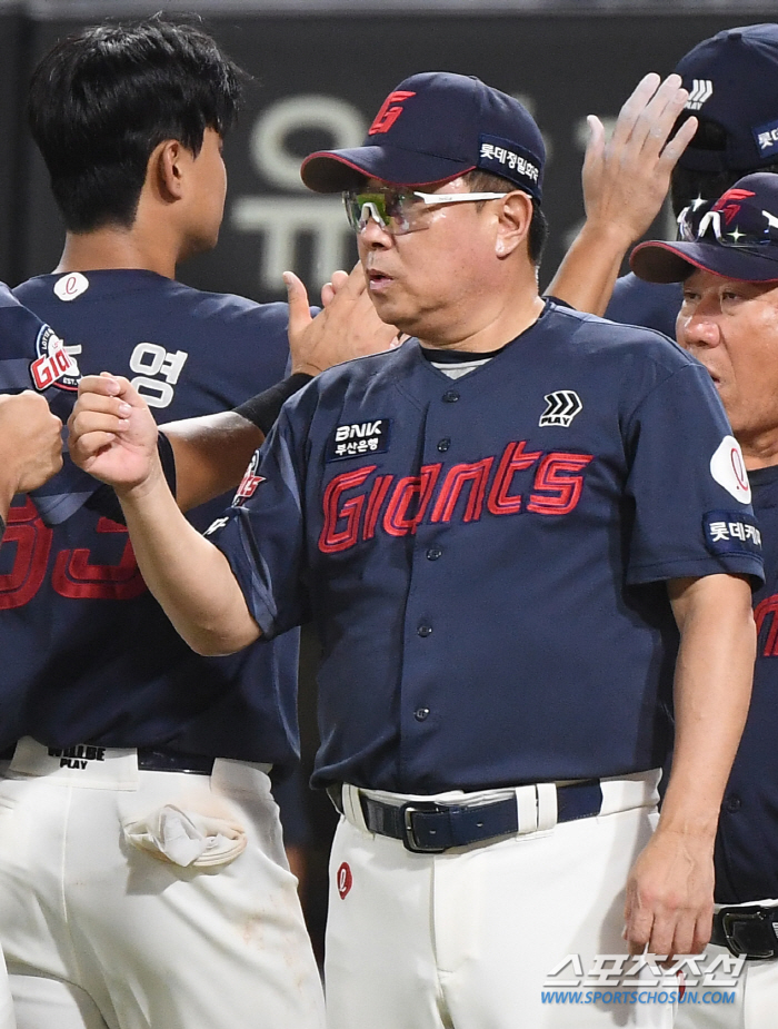 Is there a possibility that Lotte will recruit outside the shortstop after the internal crackdown on 'Lee Hak-joo's shocking release'