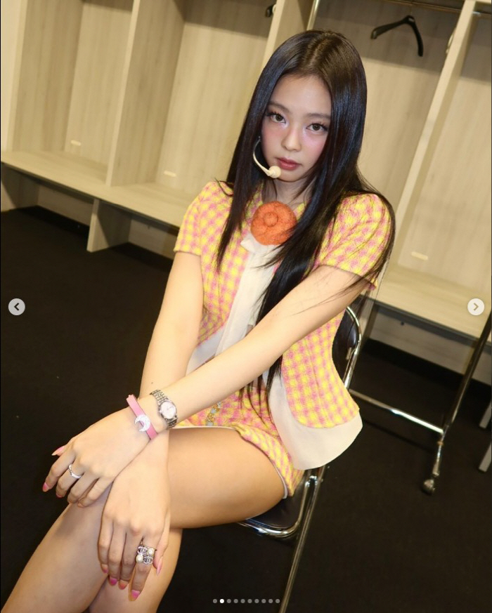 Jennie Stuns Japan with 'Mantra' Charm