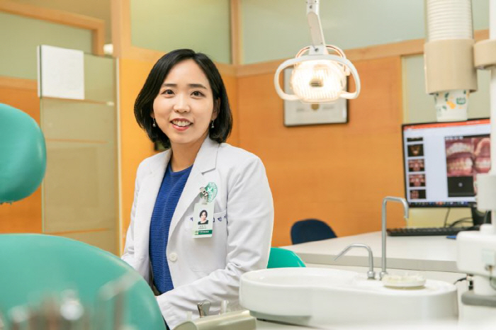 Orthodontic devices 'Bracket' to minimize eye discomfort without braces