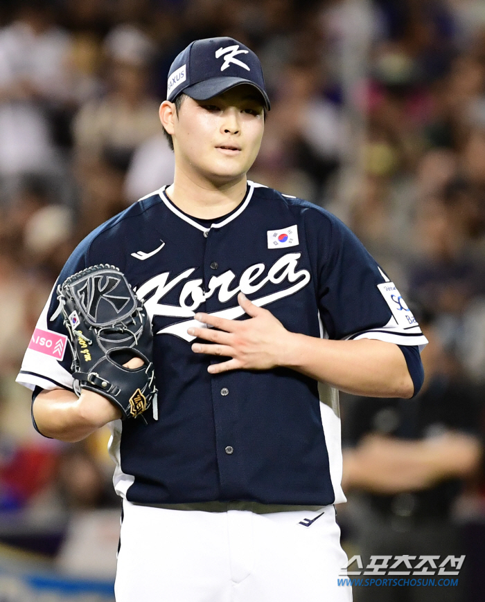 Choi Ji-min, who pitched bravely despite boos from Taiwanese fans, pitched two scoreless ⅔ against Taiwan (Taiwan Field)