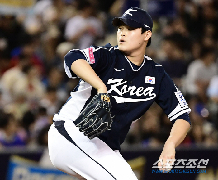 Choi Ji-min, who pitched bravely despite boos from Taiwanese fans, pitched two scoreless ⅔ against Taiwan (Taiwan Field)