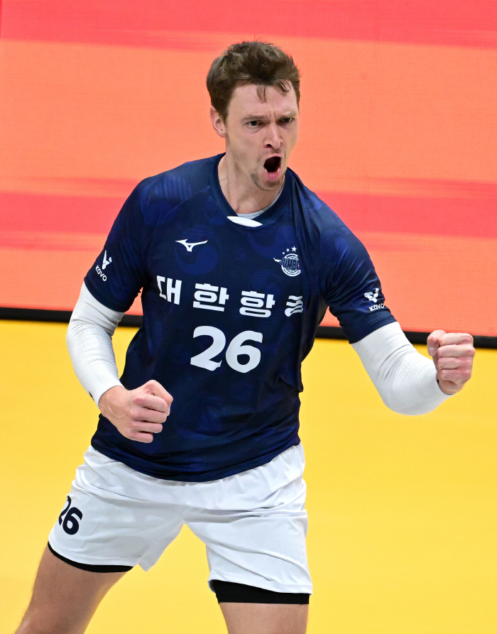 The national setter effect? 'Winning foreigners' with wings! 'Maxim Kim Min-jae 35 points joint venture'Korean Air wins KB and 2R's refreshing first win
