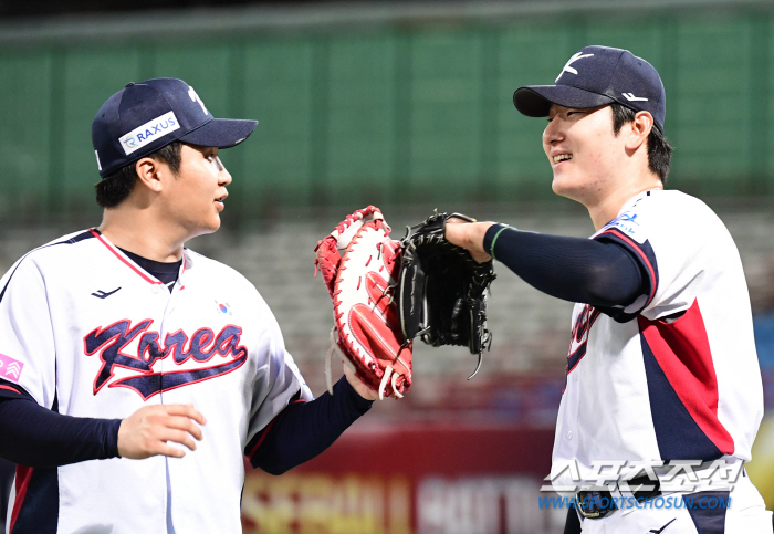 'Kim Do Young, 3 hits, 2 home runs, 5 RBIs, a one-man show!' Ryu Joong Il-ho, Cuba 84 Breakdown 'Premier 12 First Win'