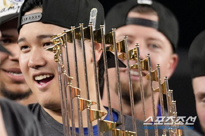 Ohtani-Jersey to join hands as a mega-record duo of 'Coming Multi-MVP' for the first time in 69 years...But who got more so far?