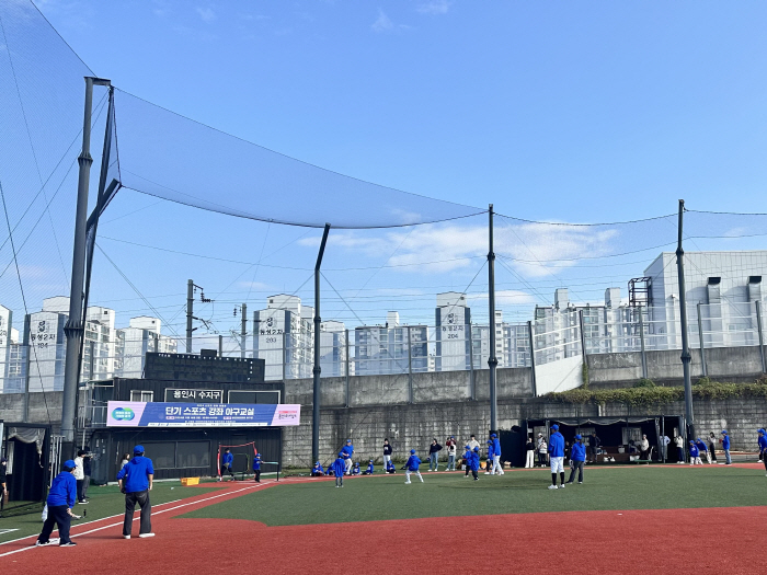 ''Dreams and hopes through baseball' This time, Yongin! A special meeting between commentator Kim Tae-kyun and youth