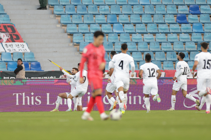  Kim Minjae's dizzying back pass → SON's golden equalizer! South Korea struggles with Palestinian dense defense