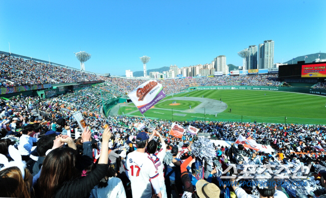 'Not a Dome Stadium' Busan Mayor Park Hyung-joon reaffirmed three Lotte new stadiums 