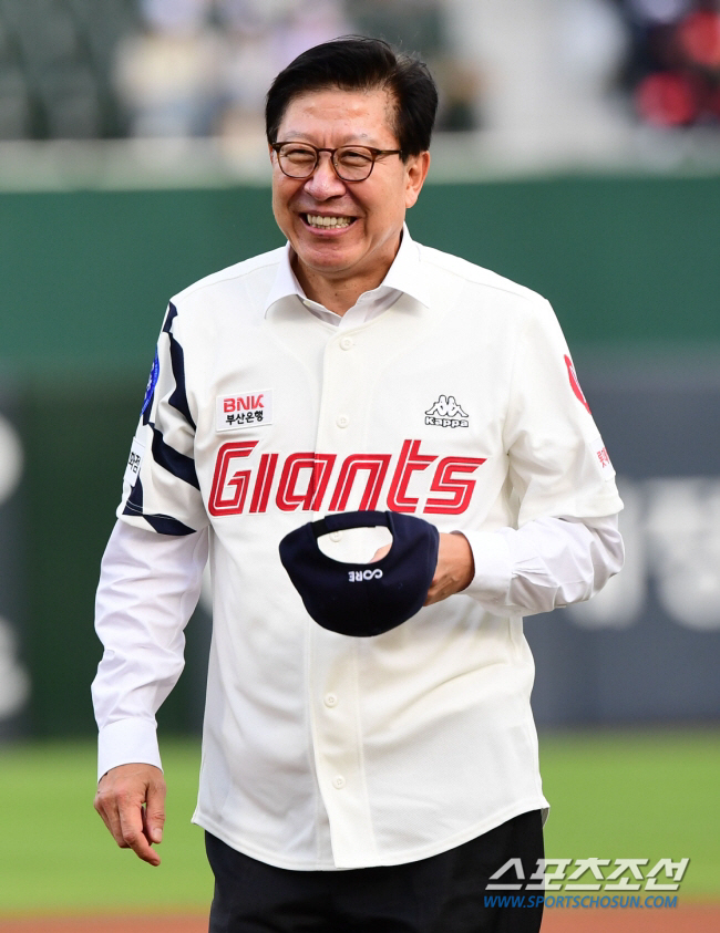 'It costs 1 trillion won to play domed stadium.' Is that true? Lotte's new stadium, which is three years late, hopes to keep its promise of opening in 2031. 