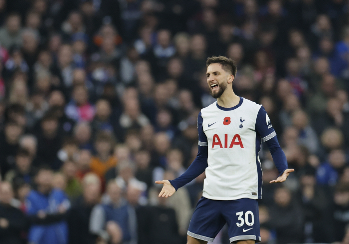 'Is Son Heung-min a stranger?' Postecoglou's Great Disappointment Speech 'Bentankur, the best man and player...Supporting the club's appeal decision'