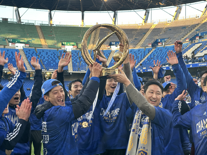 The Taste of Football HD Hyundai Executive Vice Chairman Chung Kisun Says “I Thought I Would Be Used To It After Three Consecutive Championships”… An Inspiring Future for Ulsan HD as it Builds a new Dynasty