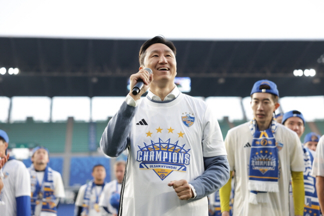 The Taste of Football HD Hyundai Executive Vice Chairman Chung Kisun Says “I Thought I Would Be Used To It After Three Consecutive Championships”… An Inspiring Future for Ulsan HD as it Builds a new Dynasty