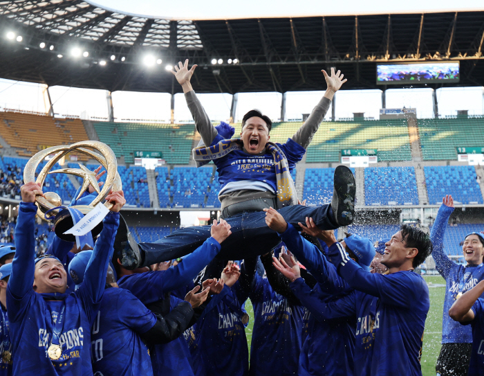 The Taste of Football HD Hyundai Executive Vice Chairman Chung Kisun Says “I Thought I Would Be Used To It After Three Consecutive Championships”… An Inspiring Future for Ulsan HD as it Builds a new Dynasty