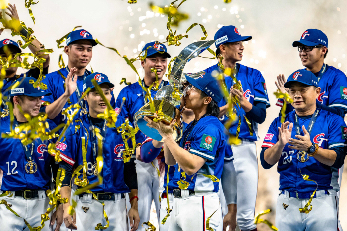 Pitcher replacement misjudgment Ibata head coach, go out.' He signed an extension contract to the WBC in 2026, but the aftermath of the Premier 12 shock defeat (Min Chang-ki's Japanese baseball)