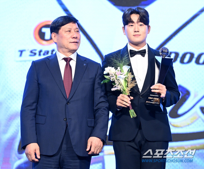 '8 votes were not enough. Why did Kim Taek-yeon fail to win the unanimous rookie award? 