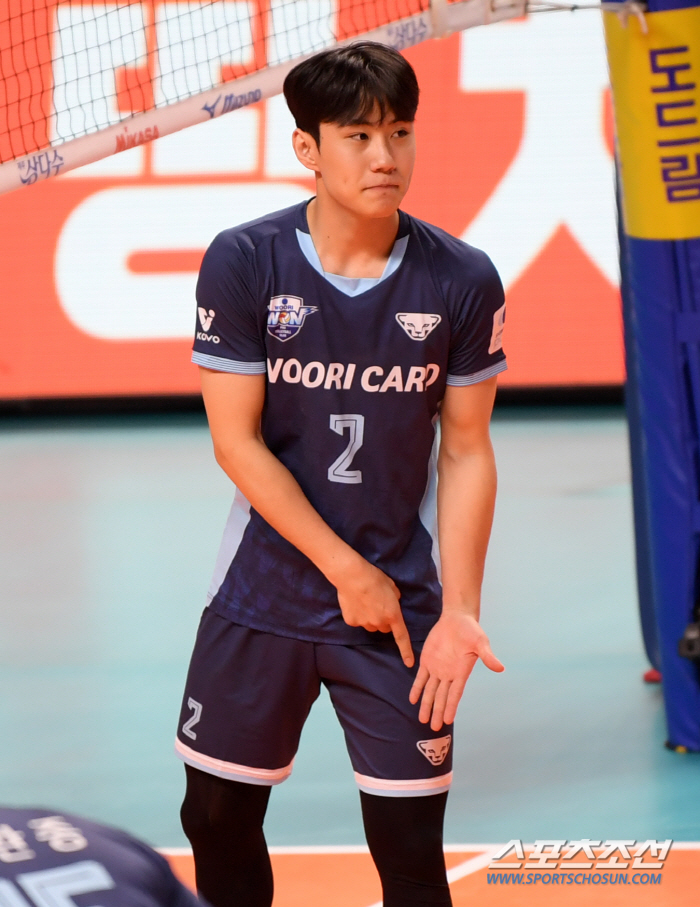 Kuk University OH's fatal mistake'Kim Ji-han Han Tae-joon's strong performance'Woori Card won 2 consecutive games, caught KB Insurance & came in 3rd place'Jump'