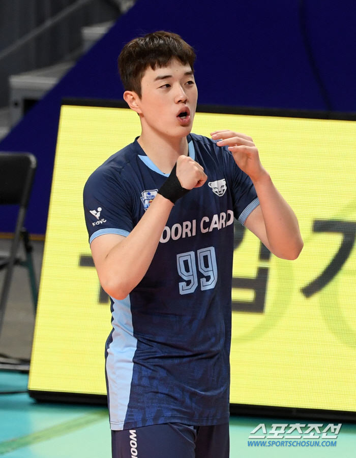Kuk University OH's fatal mistake'Kim Ji-han Han Tae-joon's strong performance'Woori Card won 2 consecutive games, caught KB Insurance & came in 3rd place'Jump'