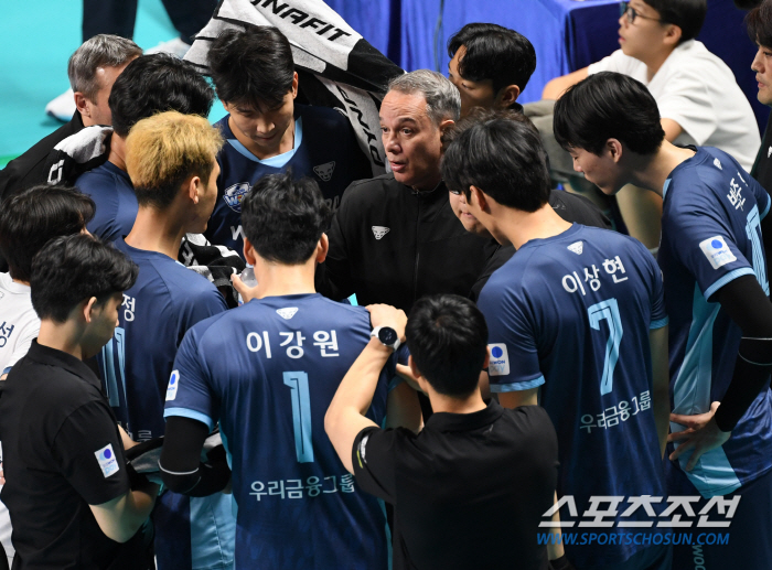 Kuk University OH's fatal mistake'Kim Ji-han Han Tae-joon's strong performance'Woori Card won 2 consecutive games, caught KB Insurance & came in 3rd place'Jump'