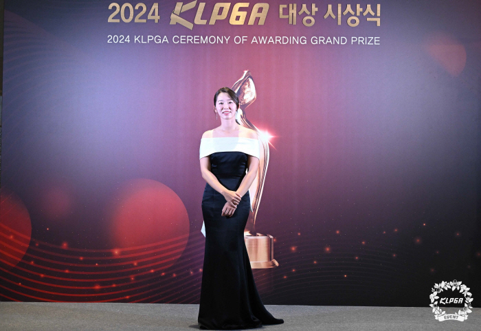 'Unforgettable 2024'Yoon Ina, who was finally tearful, won the KLPGA Grand Prize, and the 12th triple crown finale ever...Rookie of the Year Yoo Hyun-jo, Bae So-hyun, Skills Development Award