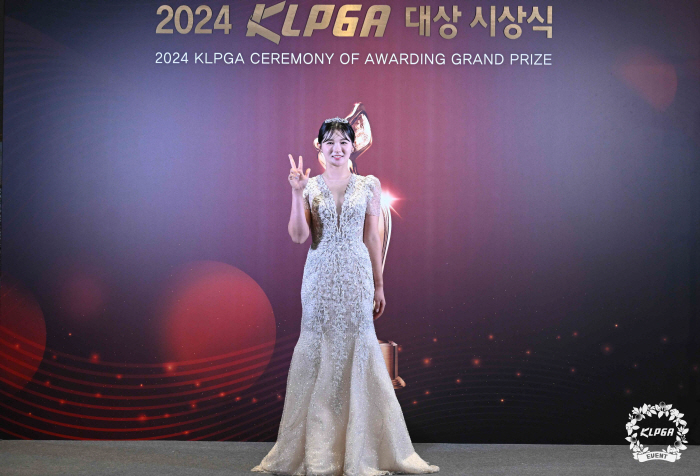 'Unforgettable 2024'Yoon Ina, who was finally tearful, won the KLPGA Grand Prize, and the 12th triple crown finale ever...Rookie of the Year Yoo Hyun-jo, Bae So-hyun, Skills Development Award