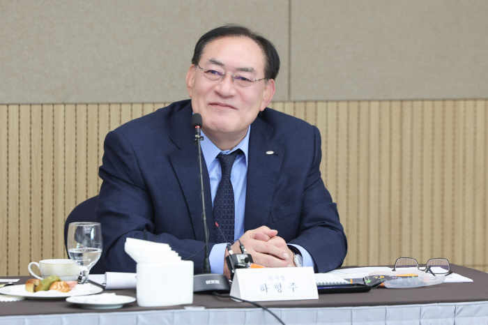 Ha Hyung-joo, Chairman of the Sports Promotion Foundation 'We will endeavor to expand support for school sports and strengthen the capacity of the public corporation.'How did you end up with 'about the crisis of the Korean Olympic Committee'?'