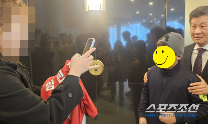 'Application for deliberation on the fourth consecutive term' 'K League ♥' Request for an X-photo of fan signatures directed at Chairman Chung Mong-gyu