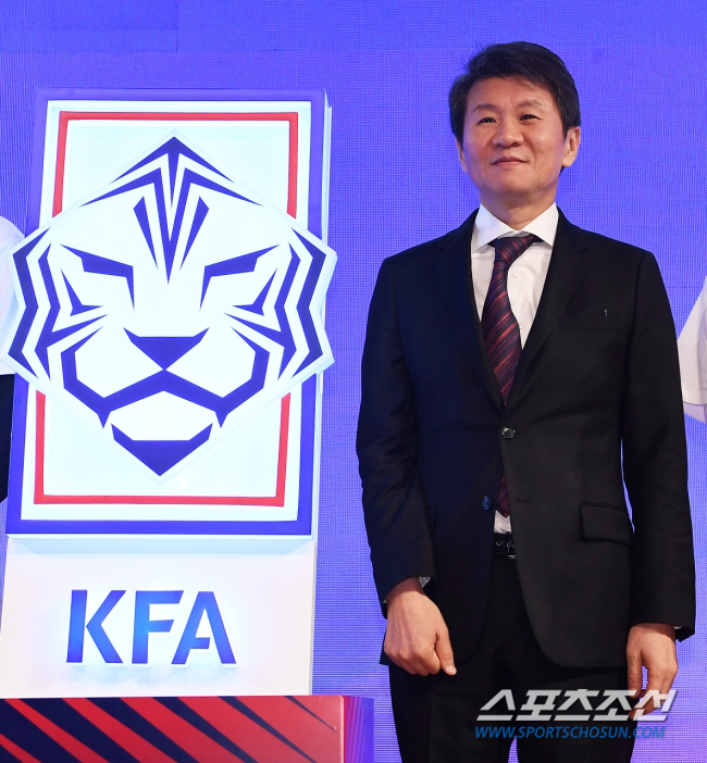 'KFA President Challenge' Heo Jung-moo's direct hit'Chairman Chung Mong-gyu's attempt to serve a fourth term, a great misfortune in the soccer community in itself'
