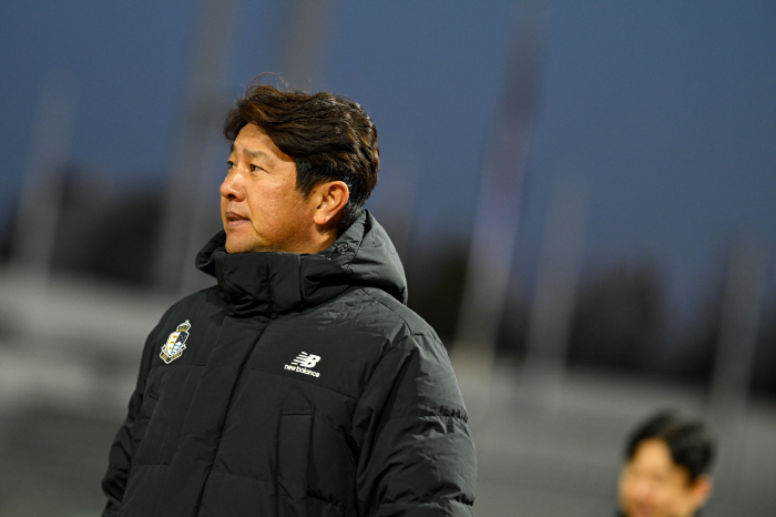 'Let's go over Jeonbuk and get promoted!' Seoul E-Land will launch a PO, and director Kim Do-kyun will try to make an unexpected change'