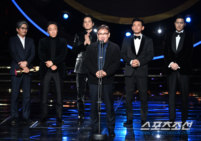  12.12 The Day, Blue Dragon Film Award for Best Picture