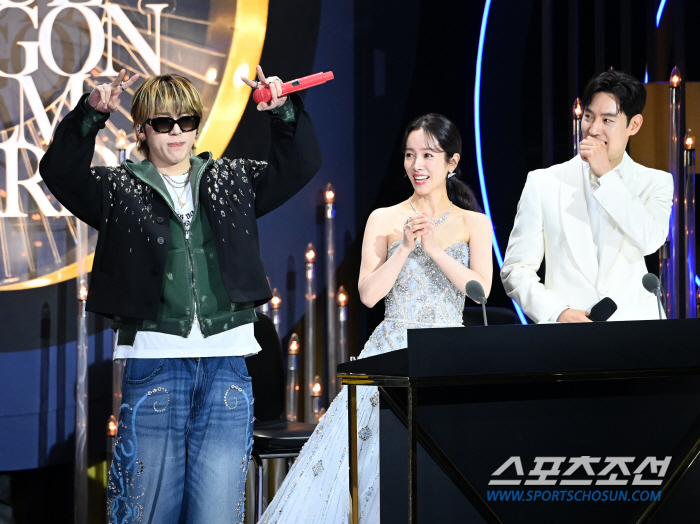  Zico, Han Ji Min - Jehoon is excited too