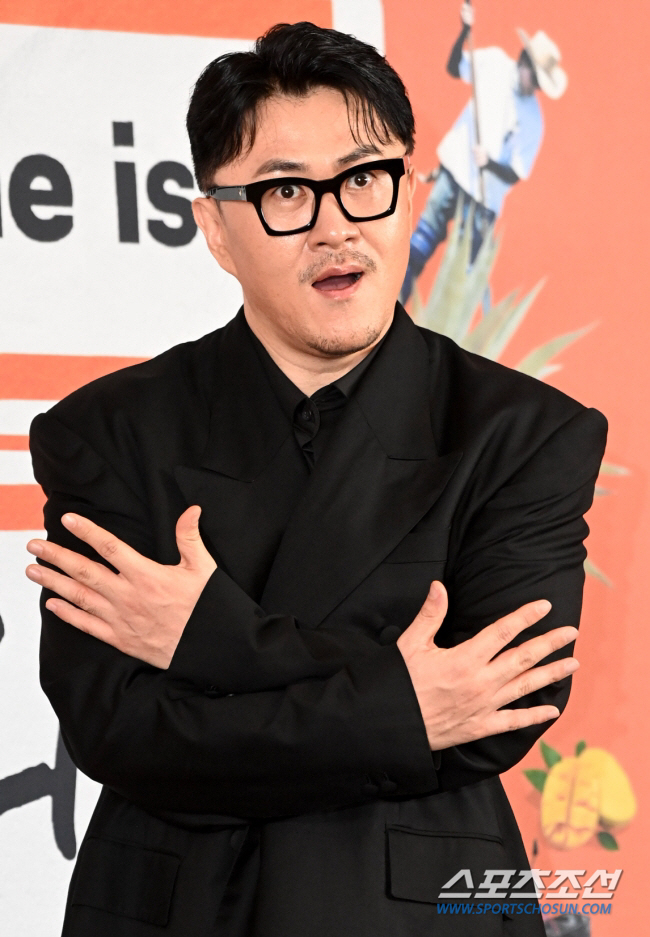 Defconn, not Song Hae Na but 女 trainer and pink ♥...Let's get to know each other slowly