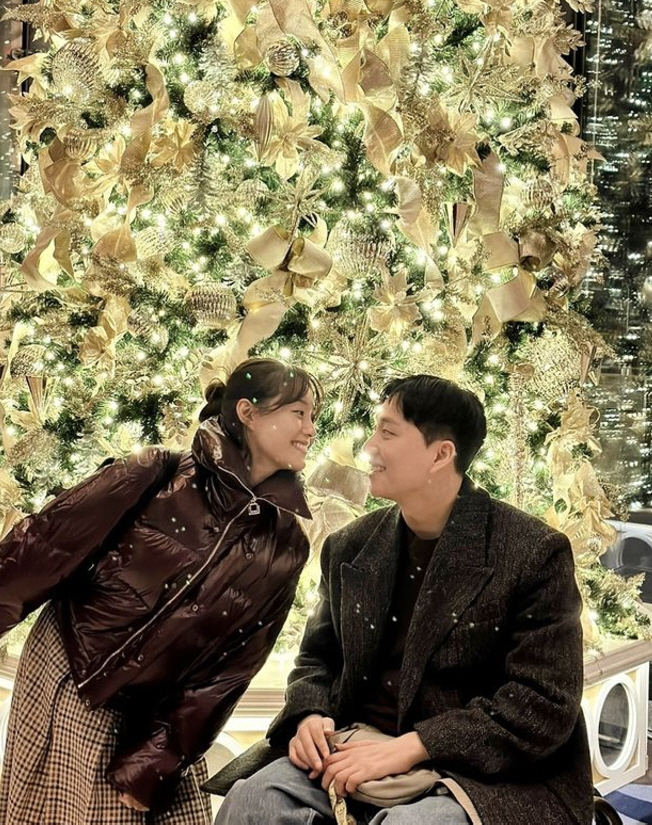 Song Ji-eun ♥ Park Wi, you went on your second honeymoon..In America 'Merry Christmas in advance'