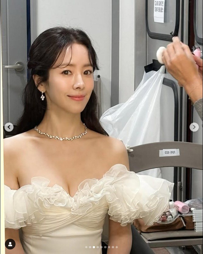 Han Ji-min Reflects on Hosting Debut at Blue Dragon Film Awards