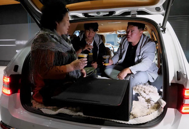 Lee Soon-sil said that annual sales were 10 billion won, but 100 million new cars 'One-time Flex' (Sadanggui)
