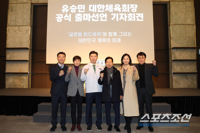 'The 42nd KOC presidential election, a 42-year-old Yoo Seung Min is running for office!' Former IOC member Yoo Seung Min officially declared his candidacy