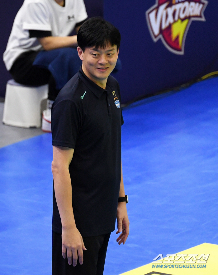 'It's not enough for domestic players alone.' MOMA and Wipawi scored 30 points, and Hyundai Engineering & Construction won 3-0 against GS Caltex without foreigners and aquor. Heungkuk Life Pursues Again
