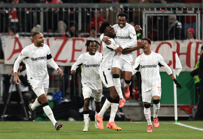 Neuer, what the hell are you doing? Throw away the KIM trophy! 'Injured fighting spirit Kim Min-jae 84 minutes' Munich lost 0-1 to Leverkusen → 2 consecutive seasons early elimination of Pokal