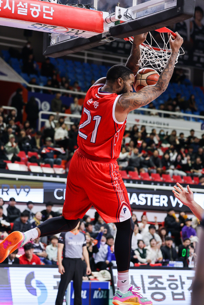  Clash of bitter rivals! Shaun Long was powerful, and Maray was not 100%. Hyundai Mobis defeated LG 83 to 75.