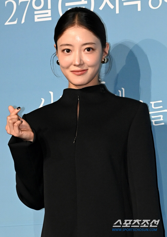 ''32 years old' Lee Se-young is already having a hard time '27 years since debut'...'Live too busy' Tears ('Europe outside the tent) 