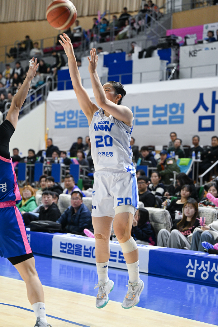 Kim Dan-bi, the winner, broke through  Lee Myung-kwan's jab step 3 points. Woori Bank's competitive edge. Samsung Life Insurance Co., Ltd. Stopped 8 consecutive wins