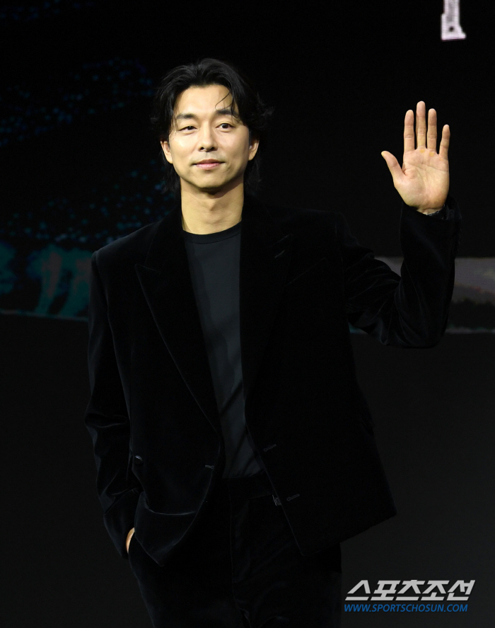 Gong Yoo, who insisted on 'using politics', was scratched by the harsh criticism of 'sexual marriage''Affection from harmless people'
