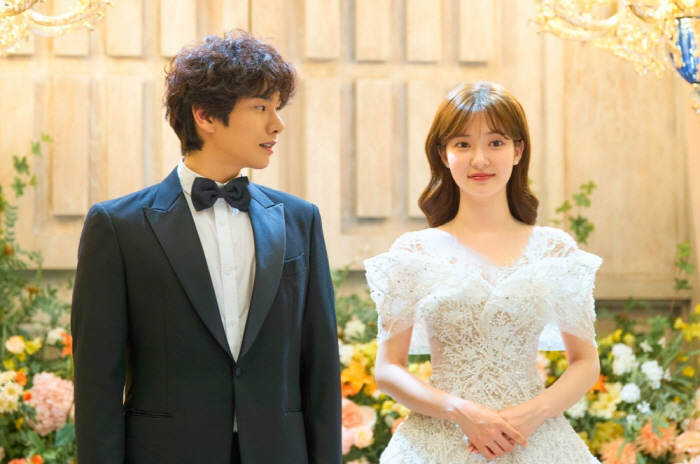 Lee Yi-kyung, ♥ From dating Cho Soo-min to a high-speed marriage 'Capture'Tuxedo and wedding dress 'Heartbeat'Marry You'