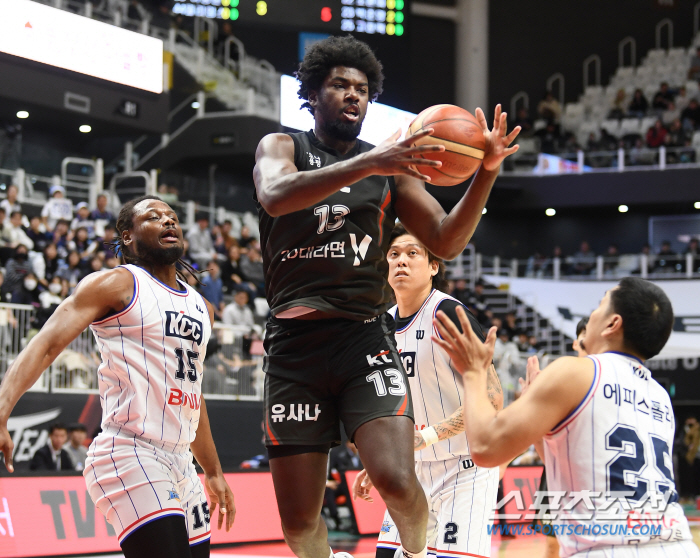 'Park Joon-young's dramatic buzzer beater' Suwon KT, which was 12 points behind, caught Busan KCC 60-58'Jump for 3rd place alone'