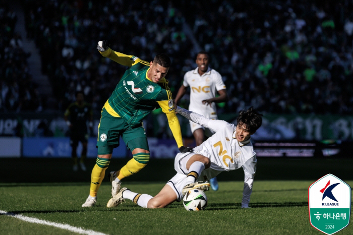 'Phew, I'm alive.' 'Thiago-Moon Seon-min's consecutive goals' Jeonbuk came from behind to win 2-1 over E-Land'Successfully Remain 4-2 in total'