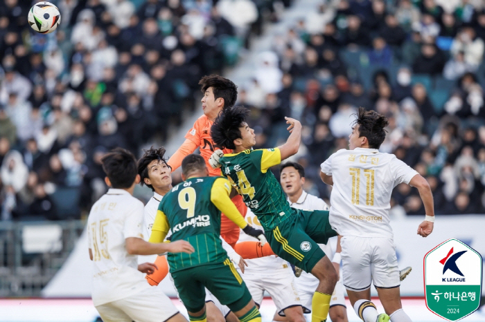 'Phew, I'm alive.' 'Thiago-Moon Seon-min's consecutive goals' Jeonbuk came from behind to win 2-1 over E-Land'Successfully Remain 4-2 in total'